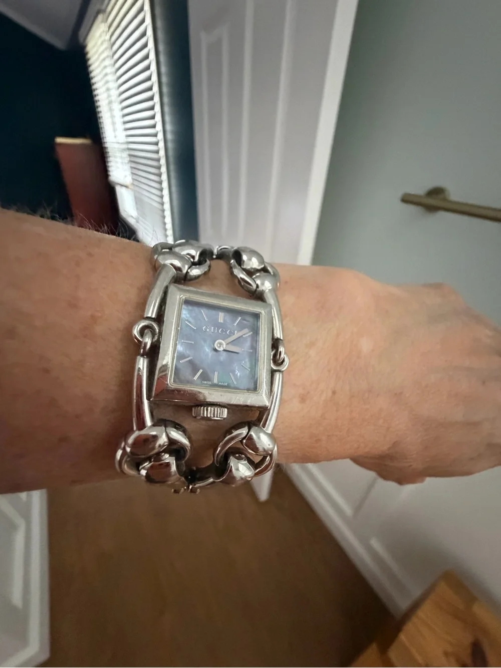 Gucci Signiora horsebit watch silver with blue mother of pearl face